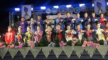 รายงานพิเศษ : กลุ่มชาติพันธุ์กว่า3พันคน ปิดเมืองรำงานบวงสรวงพญานาค  ตื่นตา “พานบายศรีสูงสุดในโลก” พร้อมศิลปิน-ดาราร่วมขบวนแห่