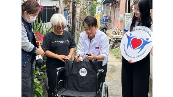 มูลนิธิหัวใจบริสุทธิ์ จับมือสถานีประชาชน ส่งมอบวีลแชร์แก่ผู้ป่วยกลุ่มเปราะบาง จ.สมุทรปราการ