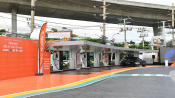 กทม.ร่วมเปิดสถานีชาร์จ EV แยกบุคคโล ผนึกภาคเอกชนดัน ‘เมืองคาร์บอนต่ำ’