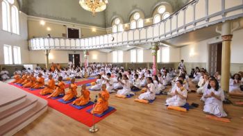 วัดพระธรรมกายนอร์ธสวีเดน ‘จัดทอดผ้าป่า’ ฉลองครบ 10 ปี
