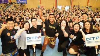 ‘DITP’ ดึง ‘บัวขาว’ ร่วมกิจกรรมส่งเสริมมวยไทยในยุโรป คนแห่ร่วมล้นหลาม