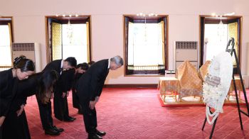 ผู้แทนรัฐบาลสาธารณรัฐสิงคโปร์ วางพวงมาลาถวายสักการะพระโกศ เจ้าฟ้าพัชรกิติยาภา