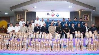 ‘มูลนิธิป่อเต็กตึ๊ง’สนับสนุนค่าพาหนะ-สิ่งของให้แก่ผู้รับขาเทียม-ช่าง-อาสาสมัคร ถวายเป็นพระราชกุศล