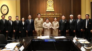 คุรุสภายกย่อง 2 ครูฮีโร่ มอบรางวัล ครูถิรคุณ”เชิดชูความกล้าหาญ เสี่ยงชีวิตปกป้องนักเรียน