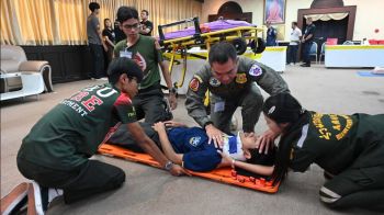 รพ.เจริญกรุงประชารักษ์ จัดอบรมเชิงปฏิบัติการ การช่วยฟื้นคืนชีพเบื้องต้นและการเคลื่อนย้ายผู้บาดเจ็บ
