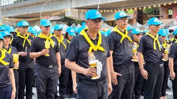 ผวจ.ประจวบฯนำจุดเทียน รำลึกพระมหากรุณาธิคุณ “สมเด็จพระพันปีหลวง”