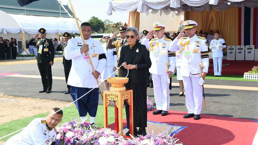 กรมสมเด็จพระเทพฯ ทรงประกอบพิธียกเสาพระเมรุมาศ ในพระราชพิธีถวายพระเพลิงพระบรมศพ