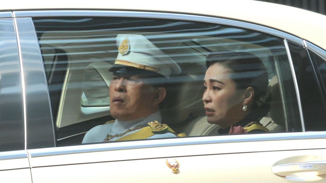 ในหลวง-พระราชินี เสด็จฯ เชิญพระศพ ‘เจ้าฟ้าพัชรกิติยาภาฯ’ จากรพ.จุฬาฯ สู่พระที่นั่งพิมานรัตยา ในพระบรมมหาราชวัง