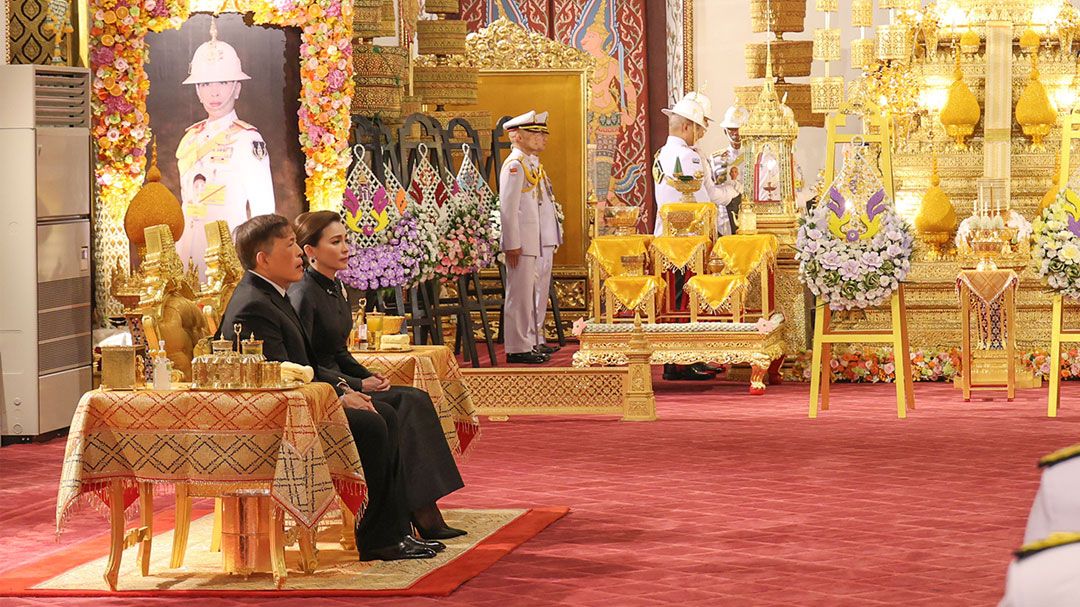 ในหลวง-พระราชินี เสด็จฯ ทรงบำเพ็ญพระราชกุศลพระพิธีธรรมสวดพระอภิธรรมพระศพ เจ้าฟ้าพัชรกิติยาภาฯ