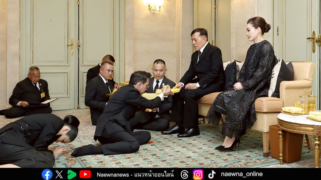 เปิดดีเทลแสนประณีต  ฉลองพระองค์ พระราชินี ทรงงดงามด้วยชุดเดรสผ้าไหมมัดหมี่ยกดอกลีลาวดี