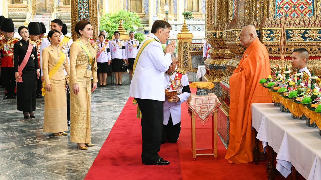ในหลวง-พระราชินี เสด็จฯ ในการพระราชพิธีเฉลิมพระชนมพรรษา ณ พระบรมมหาราชวัง