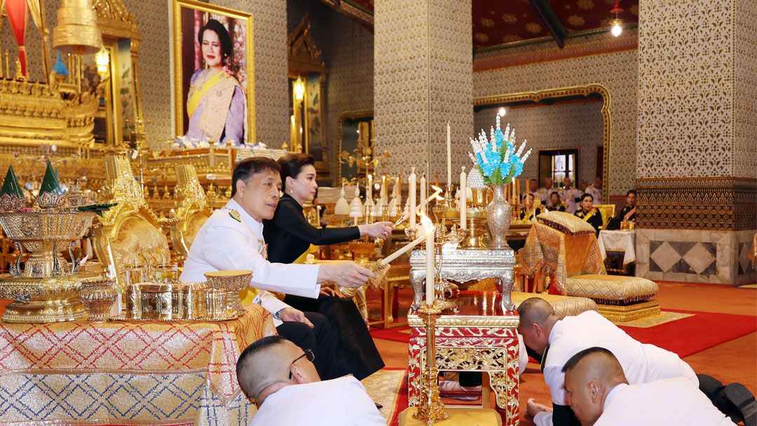 ในหลวง-พระราชินี เสด็จในการพระราชพิธีทรงบำเพ็ญพระราชกุศลทักษิณานุปทาน เนื่องในวันคล้ายวันพระราชสมภพ สมเด็จพระพันปีหลวง