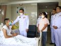 ‘ในหลวง’โปรดเกล้าฯ ให้ผู้ว่าฯสงขลา เชิญดอกไม้​และตะกร้าสิ่งของพระราชทานมอบแก่จนท.ที่ได้รับบาดเจ็บจากเหตุความไม่สงบ