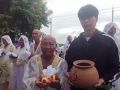 โค้งสุดท้ายหนุ่มอุ้มไหแห่นาค ไหว้ท้าวเวสสุวรรณขอเลขก่อนเข้าโบสถ์บวชพระ