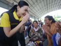 \'รมว.นฤมล\'เยี่ยมศูนย์พักพิง จ.สุรินทร์ ซาบซึ้งครูเสียสละแม้เป็นผู้ประสบภัย