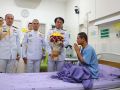 \'ในหลวง-พระราชินี\' พระราชทานตะกร้าสิ่งของ แก่กำลังพลที่ได้รับบาดเจ็บ