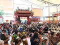 ปลัดวันทนีย์ร่วมประเพณีทิ้งกระจาดมูลนิธิป่อเต็กตึ๊ง