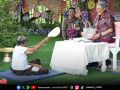 \'กรมสมเด็จพระเทพฯ\'ทรงพระสรวลด้วยความเมตตา \'คุณยายจำลอง\'ถวายพัดสานคลายร้อน