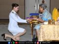 \'รมว.ซาบีดา\' ทูลเกล้าฯ ถวายหนังสือ \'ศิลปินแห่งชาติ\' ในพิธีพระราชทานโล่