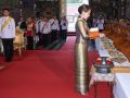 \'พระราชินี\'เสด็จฯ แทนพระองค์ทรงบำเพ็ญพระราชกุศลถวายผ้าพระกฐิน วัดโสมนัสฯ-วัดอรุณฯ