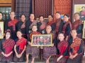 \'กลุ่มสตรีทอผ้าไหมแพรวาบ้านโพน\'สุดอาลัย\'พระบรมราชชนนีพันปีหลวง\'
