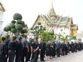 พสกนิกรหลั่งไหล  กราบพระบรมศพพระพันปี