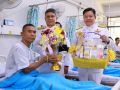 ในหลวง โปรดเกล้าฯให้ผู้ว่าฯนราธิวาส เชิญดอกไม้-ตะกร้าสิ่งของพระราชทานไปมอบแก่จนท.ที่ได้รับบาดเจ็บ