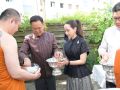 นายกฯ ทำบุญถวายพระราชกุศลสมเด็จพระนางเจ้ารำไพพรรณี ที่ วัดพุทธนานาชาติ กรุงปารีส