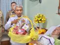 ในหลวง โปรดเกล้าฯ ให้รองผู้ว่าฯ ปัตตานี เชิญดอกไม้และตะกร้าสิ่งของพระราชทานไปมอบกำลังพลที่ได้รับบาดเจ็บจากการปะทะกับกลุ่มผู้ก่อการร้าย