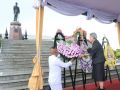 กรมสมเด็จพระเทพฯ ทรงวางพวงมาลา ถวายราชสักการะพระบรมราชานุสาวรีย์ ร.8 