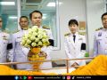 \'ในหลวง-พระราชินี\' โปรดเกล้าฯให้ผู้ว่าฯอุบลราชธานี เชิญดอกบัวและตะกร้าสิ่งของพระราชทานไปถวายพระภิกษุสงฆ์ที่ได้รับบาดเจ็บจากรถยนต์เฉี่ยวชนขณะเดินธุดงค์