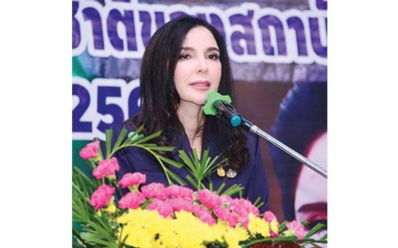 เดินหน้าหนุนสหกรณ์แปรรูปยางเพิ่มมูลค่า  ผลิตเสาหลักนำทาง-ที่ครอบกำแพงคอนกรีตบนถนน