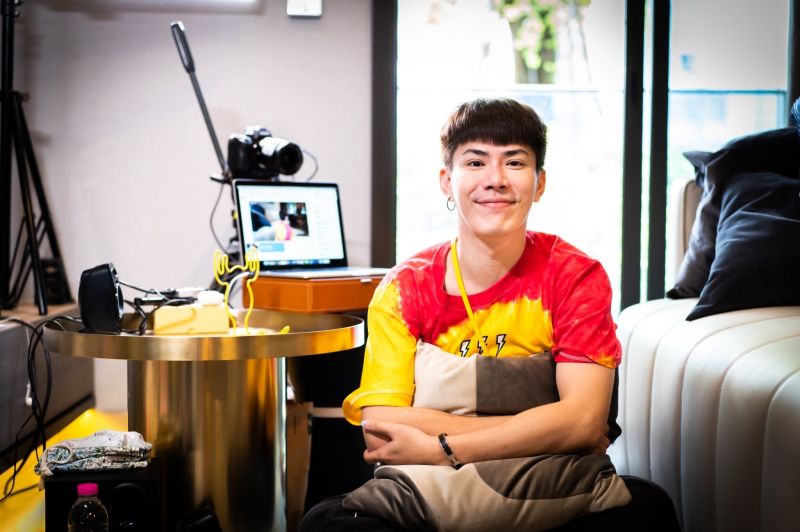 'เอม วิทวัส'ปลื้ม!แฟนมีตติ้งออนไลน์ครั้งแรกในชีวิตสุดอบอุ่นพร้อมเผยงานแต่งล่มเพราะโควิด