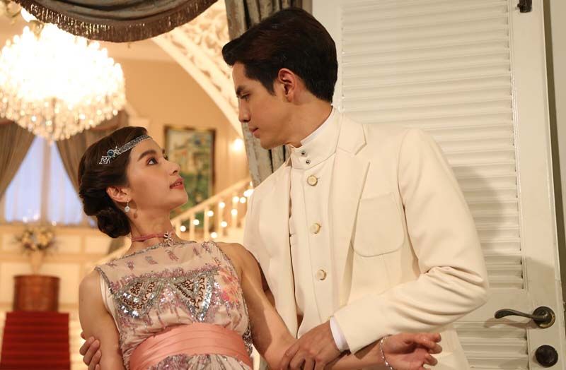 ‘วิว’ สติหลุด เจอ ‘ฟิล์ม’ กอดกลางกองถ่าย