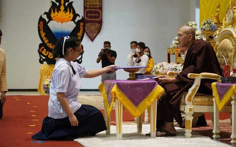 'ครูบาอริยชาติ อริยจิตโต'มอบทุนการศึกษา​เพชรล้านนาให้แก่เด็กนักเรียน