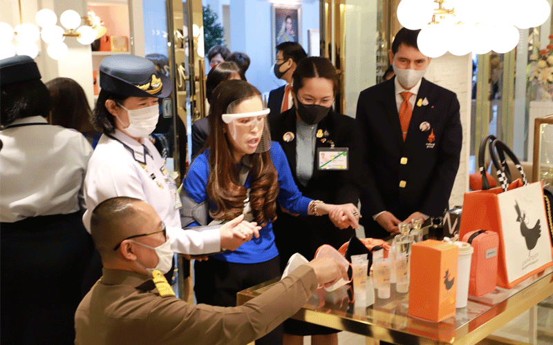 'กรมพระศรีสวางควัฒนฯ' เสด็จฯ ทรงเปิดร้านจำหน่ายผลิตภัณฑ์ที่ระลึกในพระดำริ ๙๐๖
