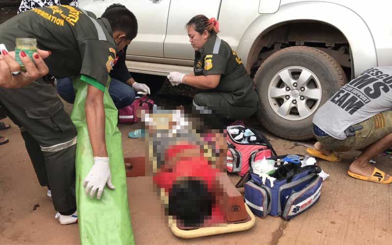 ‘2 หนูน้อย’กลับบ้านเตรียมขับจยย.นำข้าวไปให้แม่ กระบะหลุดโค้งชนเจ็บ