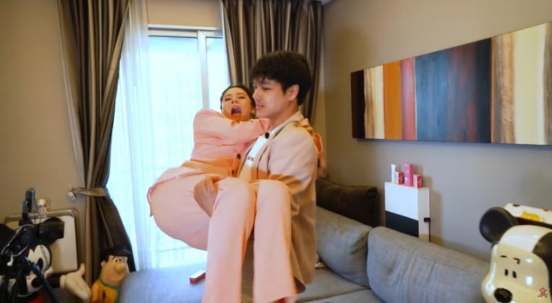 'นิกกี้'แหกอกพ่อรงค์พา'ใบเฟิร์น'ขึ้นเตียง!