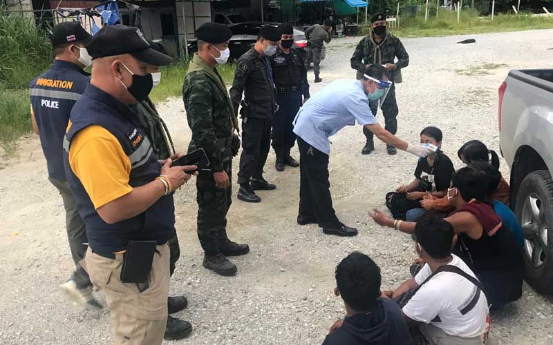 ‘ตม.กาญจนบุรี’รวบคนไทยช่วยเหลือซ่อนเร้น-6เมียนมาลอบเข้าเมือง