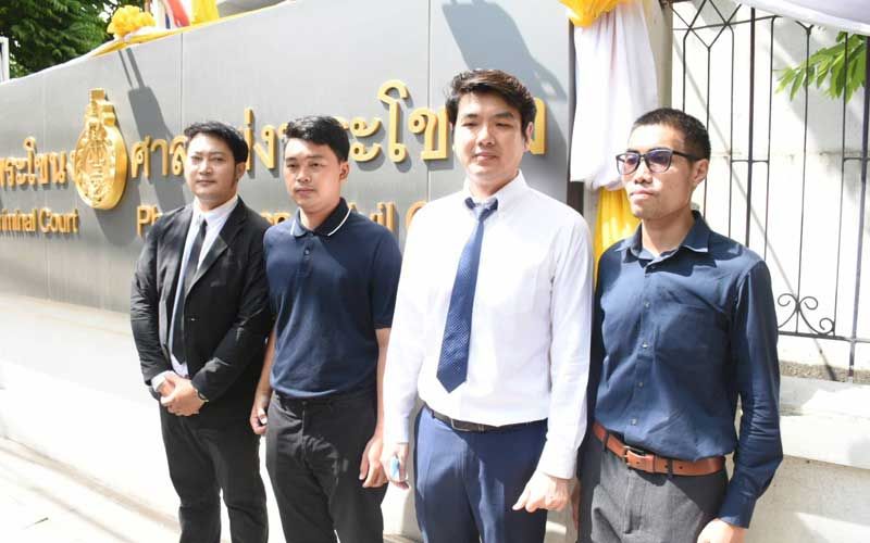 'ปิยบุตร'โผล่ให้กำลังใจ3หัวหอก ต้านรัฐประหาร พิพากษายืนคุก4เดือน