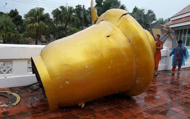 ผู้ว่าฯกาญจนบุรีสั่งเร่งบูรณะยอดพระเจดีย์หอพระประวัติฯ หลังถูกพายุพัดจนหักโค่น