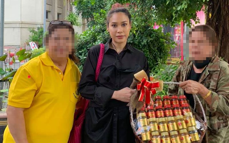 'ทราย เจริญปุระ'ถอนฟ้องคู่กรณีเมนต์ด่า หลังขอโทษ-จ่ายค่าเสียหาย 6 หลัก
