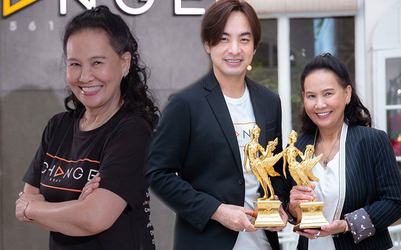 ขอแสดงความยินดี!!'พี่ฉอด - สายทิพย์'แทคทีม'เอส-วรฤทธิ์' คว้ารางวัลกินรีทอง 2563