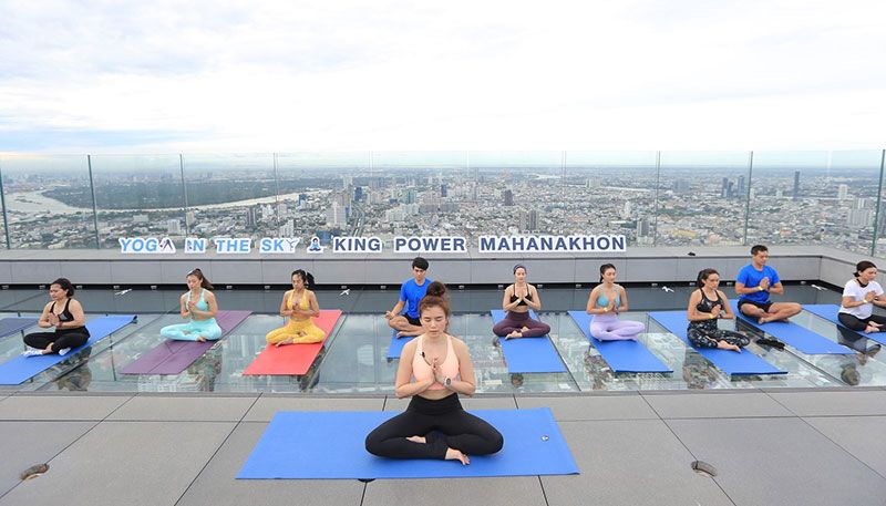 ‘Yoga in the Sky’ คลาสโยคะรับอรุณที่สูงที่สุดเหนือกรุงเทพฯ