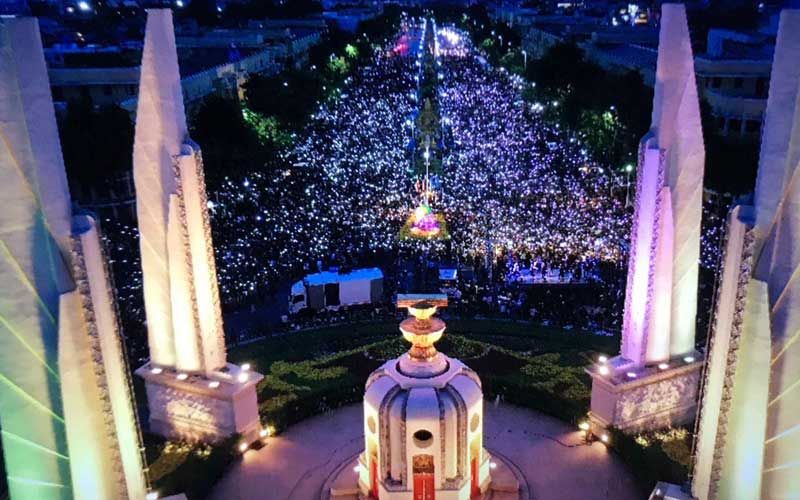 ดังก้องราชดำเนิน! 'ม็อบปลดแอก'ร่วมร้องเพลง ส่งเสียงอันทรงพลังของปชช.