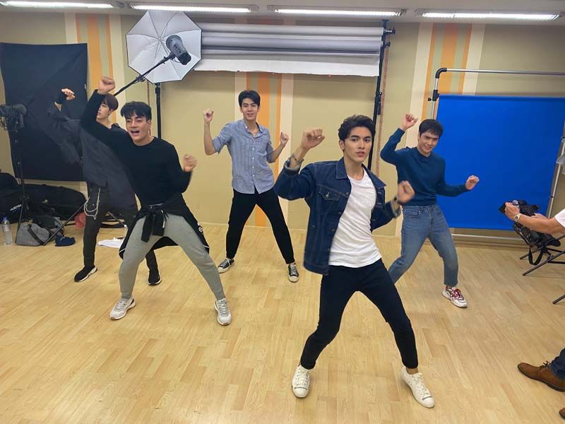 เอวพลิ้วอะไรเบอร์นั้น 12 หนุ่มฮอต ช่อง 3 ซ้อมหนัก  ก่อนระเบิดจักรวาลในรอบ 50 ปี ใน คอนเสิร์ต Supernova