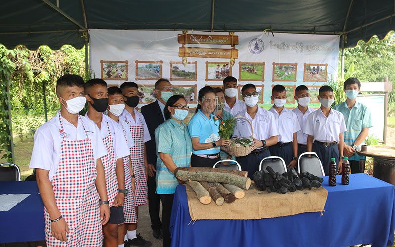 รมช.ศึกษาฯลงพื้นที่ตรวจเยี่ยมศูนย์ฝึกและพัฒนาอาชีพเกษตรกรรมวัดญาณ