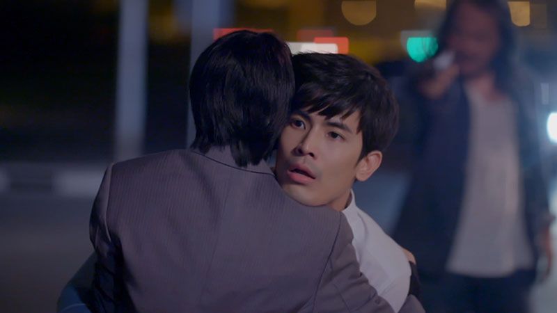 ‘สน-เอสเธอร์’ชุลมุน วิ่งหนีตาย! ถูกคนร้ายไล่ยิง