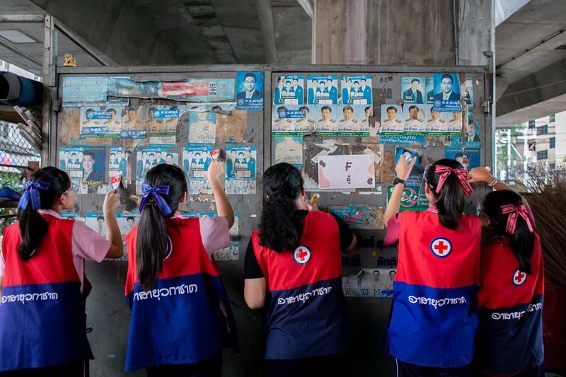 สำนักงานยุวกาชาด พาอาสายุวกาชาดให้ความรู้ชุมชนสู้โควิด -19