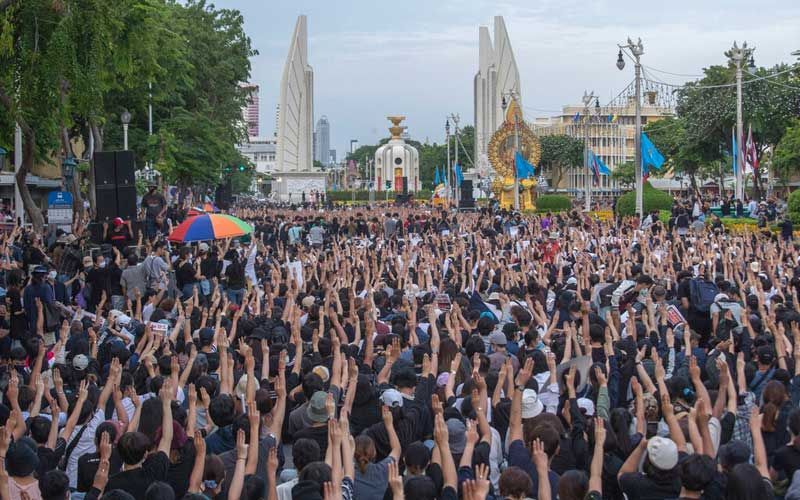 นักวิชาการชี้'3-2-1'ปัจจัยเกิดม็อบคนรุ่นใหม่ วอนวัย'50อัพ'เปิดใจฟัง
